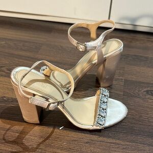 Jewel Badgley Mischka Elegant Silver Block Heel Sandals (6.5)
